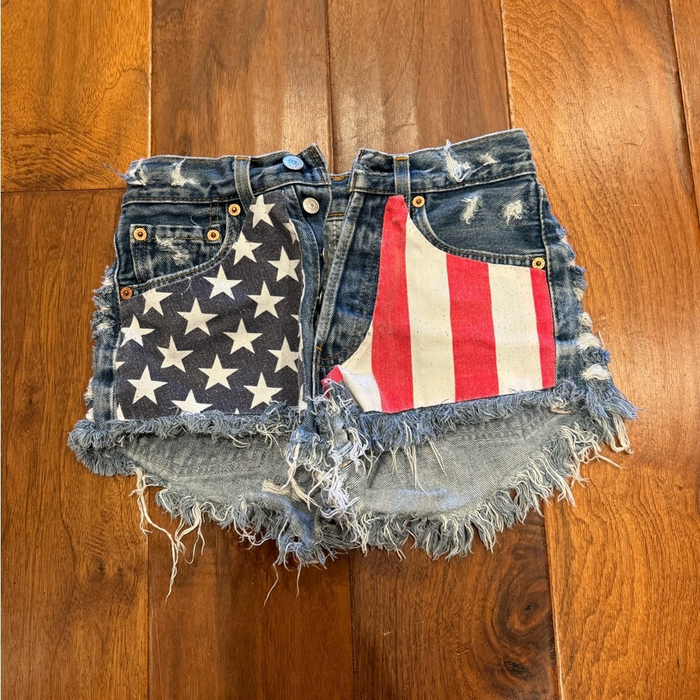 Levi American shorts with holes size 00-0